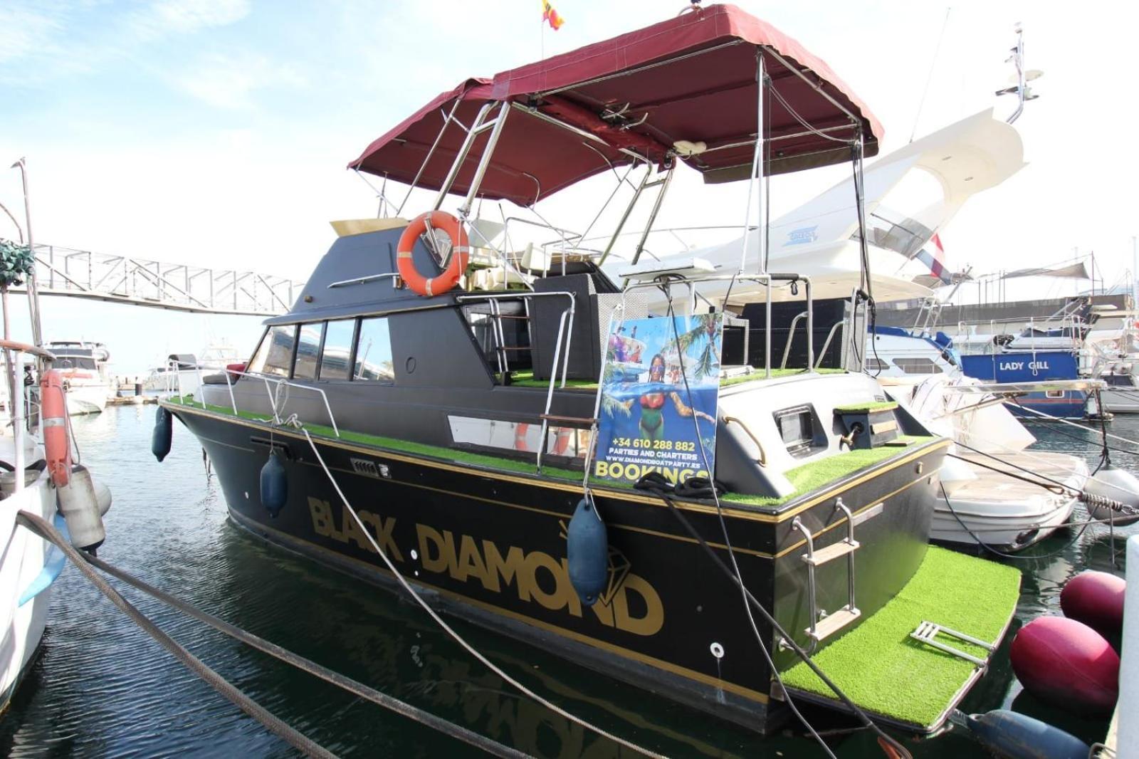 Bateau-hôtel Black Diamond *